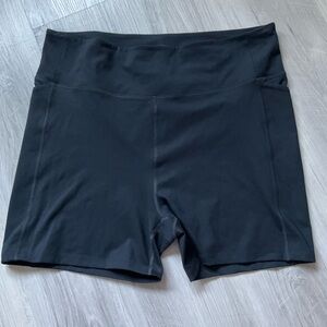 GUC Girlfriend Collective Pocket Run Shorts in Black XXXL/ 3XL